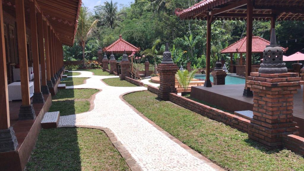 Rumah Dharma 2 Riverside Hotel มาเกอลัง ภายนอก รูปภาพ